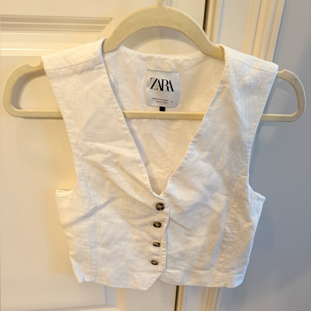 Zara White Button Crop Vest Size XS